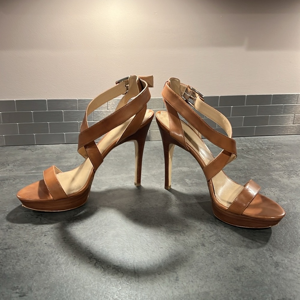 Stunning Via Spiga “Episode” leather strap heels